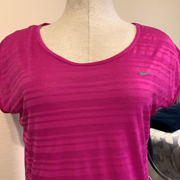 Nike Dri-Fit hot pink top. Size medium. - Picture 2 of 5